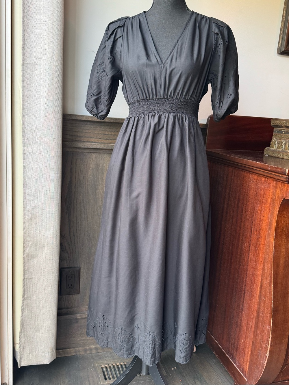 Old Navy Black V-Neck Midi Dress with Smocked Waist and Eyelet Hem XS EUC